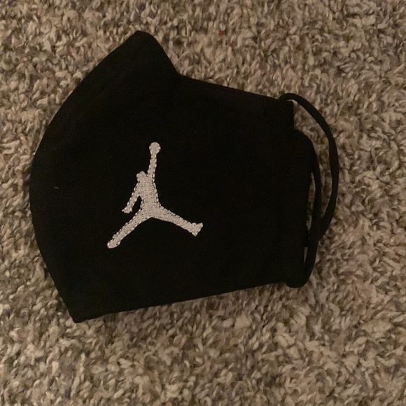 Mask for Women & Men - Picture 10 of 13